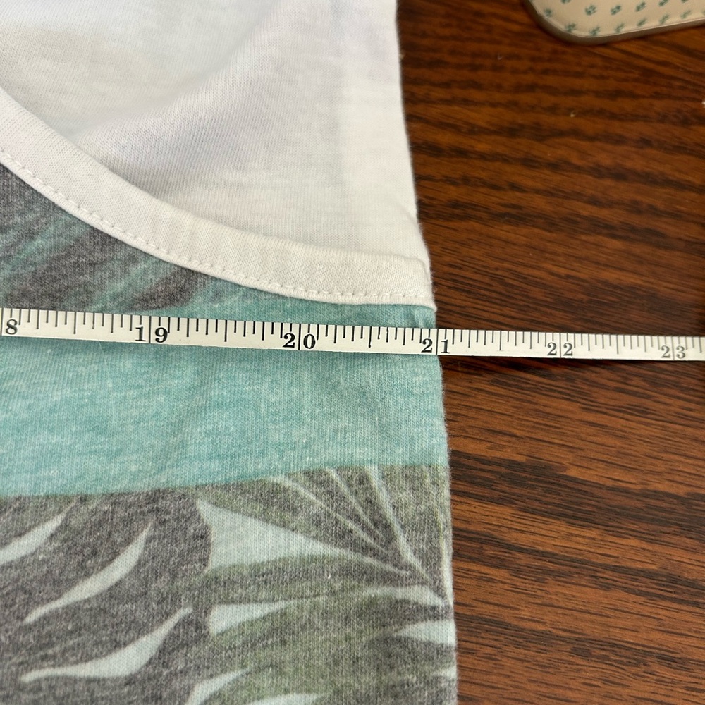 Lot of 2 Tropical Tank Tops, Ocean Curren🌴🌴 🌿🌿& I Jeans - Picture 10 of 16